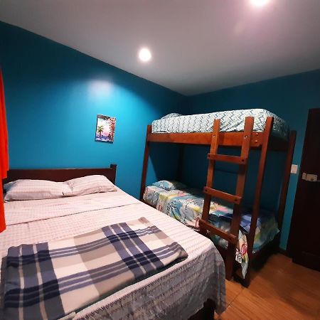 Coral Reef Surf Hostel And Camp Tamarindo Luaran gambar