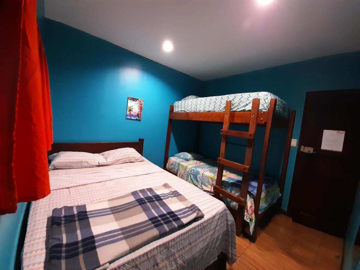 Coral Reef Surf Hostel And Camp Tamarindo Luaran gambar