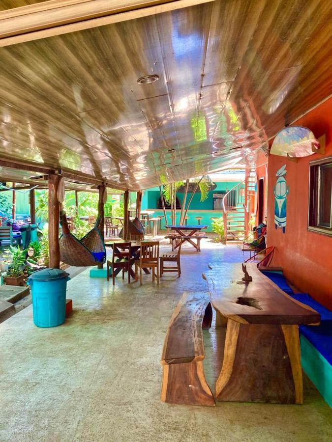 Coral Reef Surf Hostel And Camp Tamarindo Luaran gambar