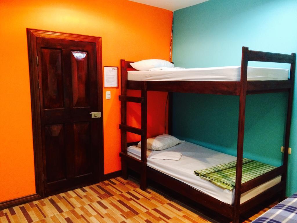 Coral Reef Surf Hostel And Camp Tamarindo Bilik gambar
