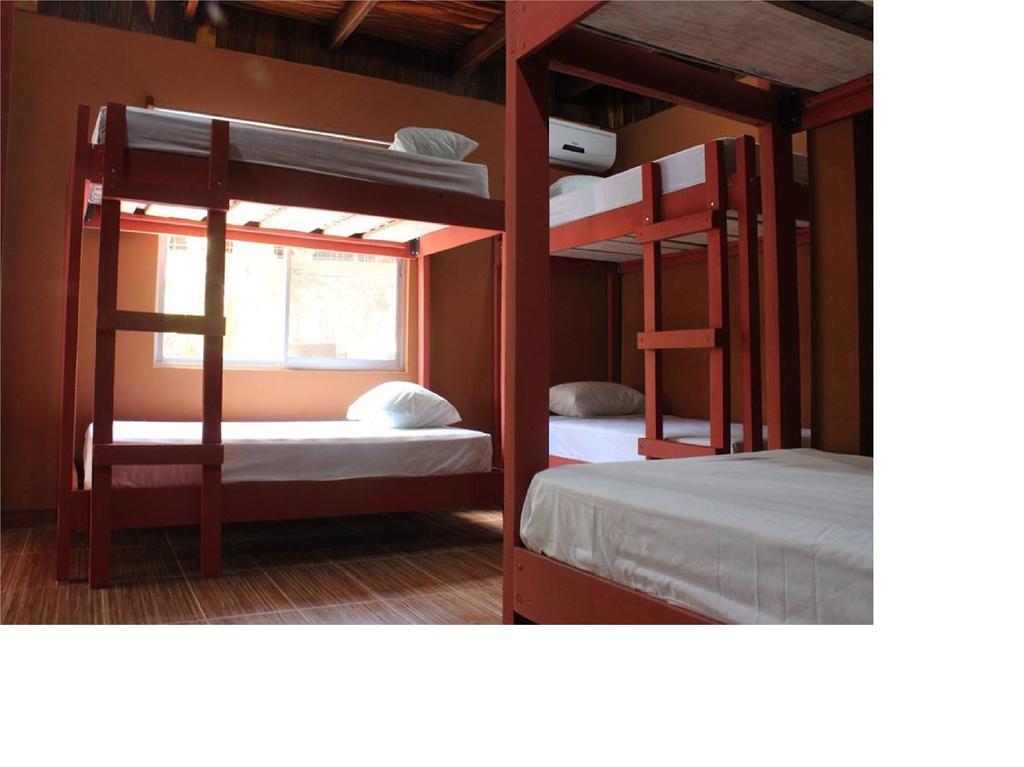 Coral Reef Surf Hostel And Camp Tamarindo Bilik gambar