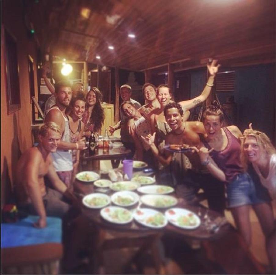 Coral Reef Surf Hostel And Camp Tamarindo Luaran gambar